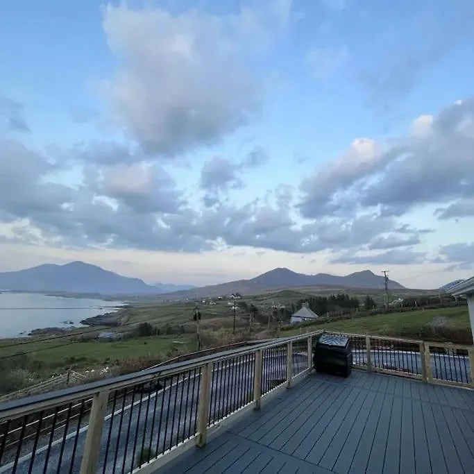 Tom Jacks, Coastal Views And Beach Walks Connemara Galway Holiday home